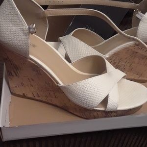 White/cork wedges